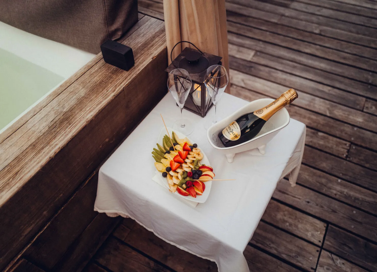 Champagner und Früchte