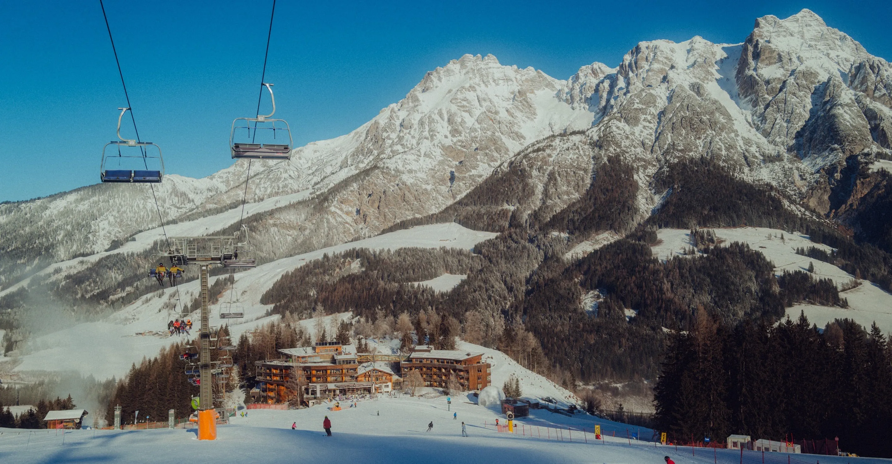 Zx9wRK8jQArTz4JK_HolzhotelForsth