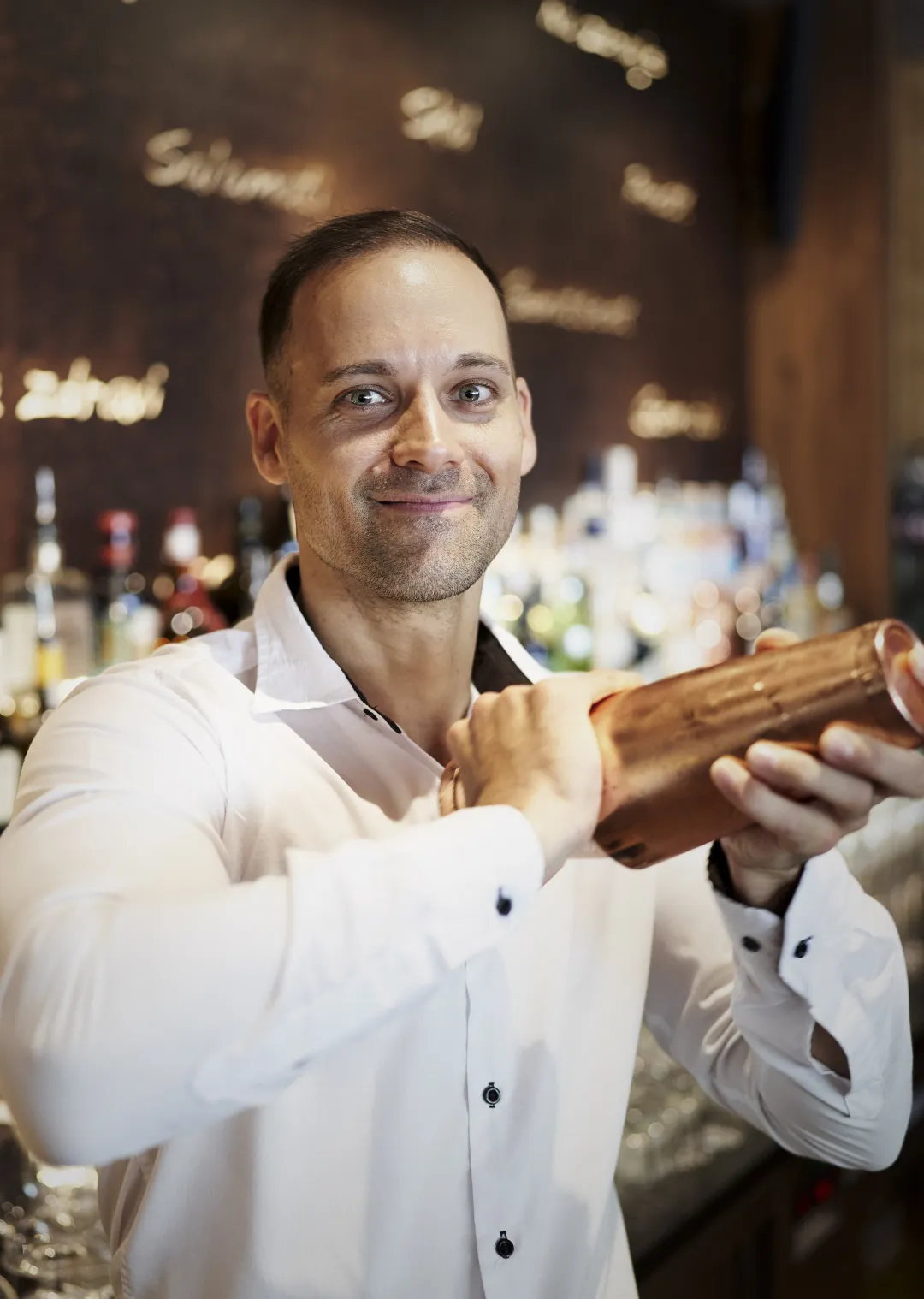 Bartender shakes a cocktail in a restaurant