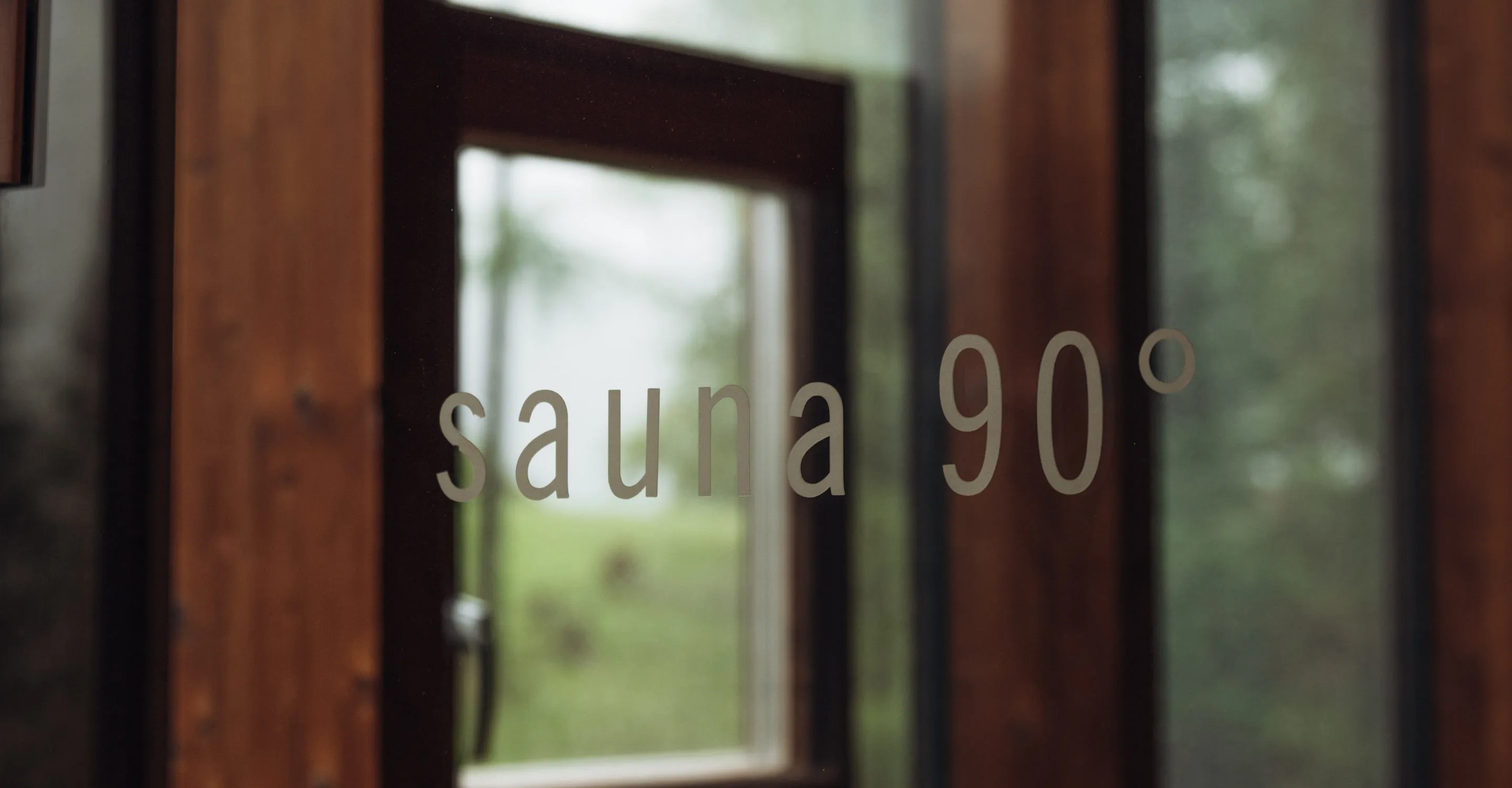 Window with sign for 90° sauna