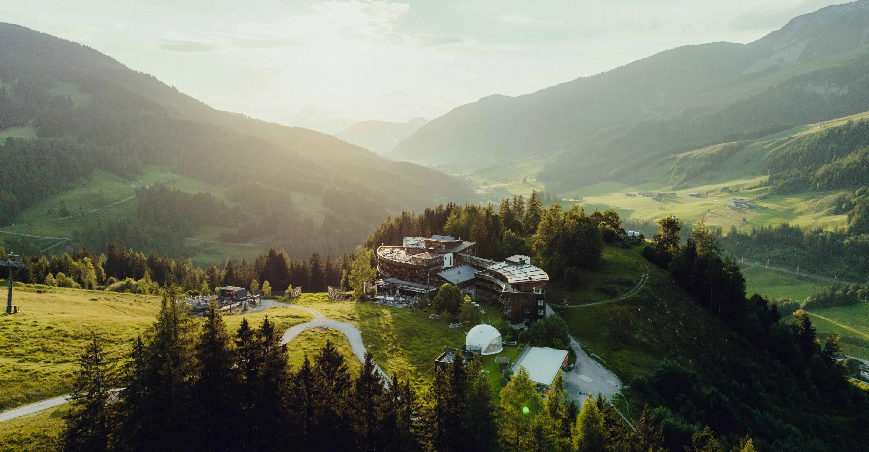 Mitarbeiter im Holzhotel Forsthofalm